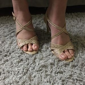 Woman’s Shoes/Heals